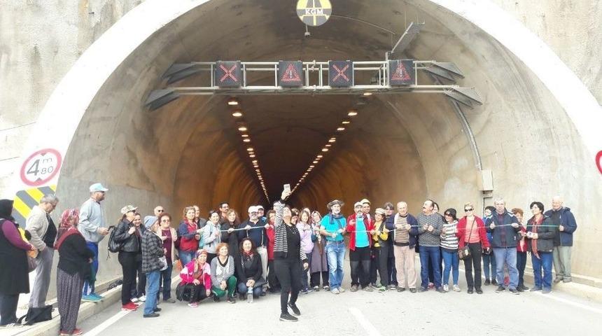 Turkuaz Grubu G&ouml;n&uuml;ll&uuml;leri Melle&ccedil; T&uuml;neli Ve Viyad&uuml;ğ&uuml;n&uuml; Gezdi