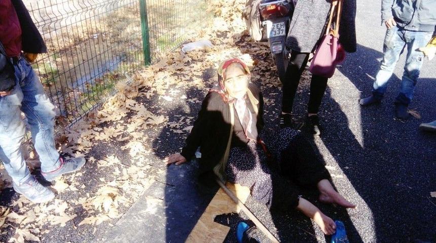 Alzheimer Hastası Yaşlı Kadın Kanala D&uuml;şt&uuml;