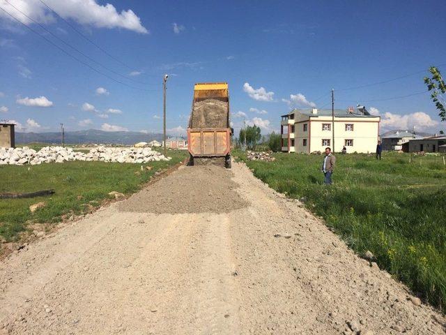 Çaldıran’da Yol Yapım Çalışması