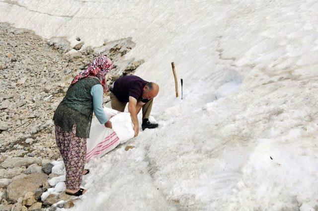 Kar İçin Onlarca Kilometre Gidiyorlar