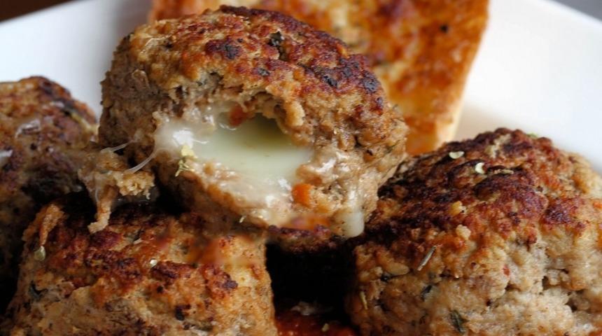 Mozzarella  ile Yoğurulmuş Köfte