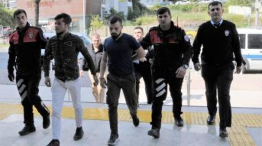 Alanya&rsquo;da Bı&ccedil;aklı Kavgaya Karışan 2 Kişi Tutuklandı