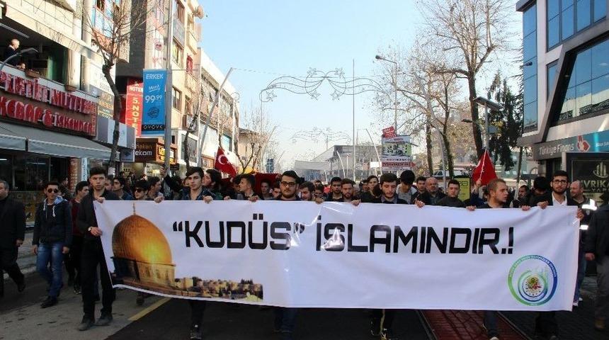 Kud&uuml;s Kararını Gen&ccedil; İmam Hatipliler D&uuml;zce&rsquo;de Protesto Etti