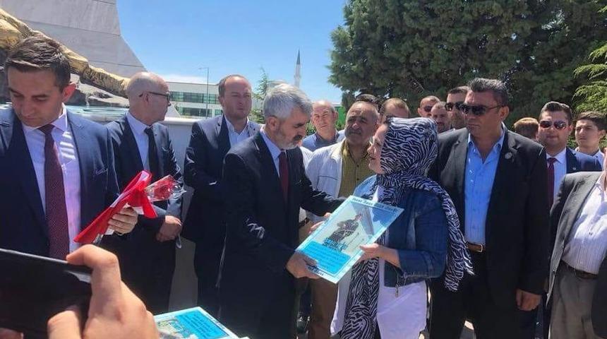 Şehitlikte Kur&rsquo;an-ı Kerim Tilaveti