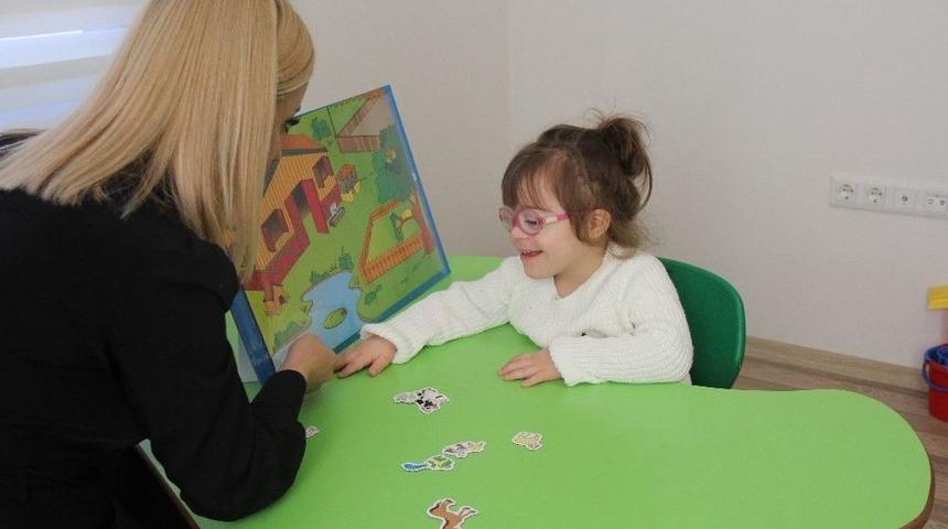 (&ouml;zel) Engelli &Ccedil;ocuğa K&ouml;t&uuml; Muamele, Kocaeli&rsquo;nde Uzmanlara Ders Konusu Oldu