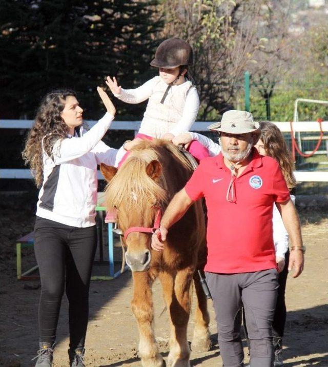 (özel) Engelli Çocuğa Kötü Muamele, Kocaeli’nde Uzmanlara Ders Konusu Oldu