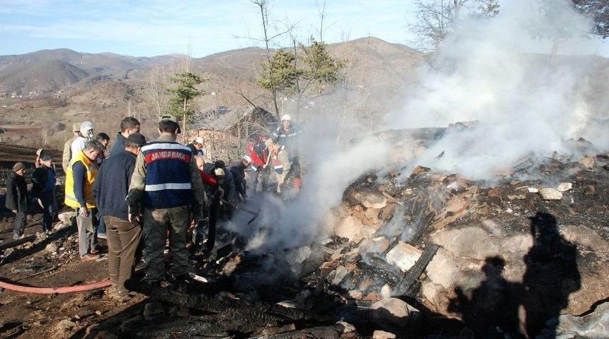 Annenin Komşuya Gittiği Sırada &Ccedil;ıkan Yangında 3 &Ccedil;ocuk &Ouml;ld&uuml;