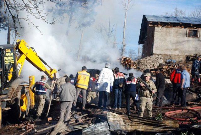 Annenin Komşuya Gittiği Sırada Çıkan Yangında 3 Çocuk Öldü