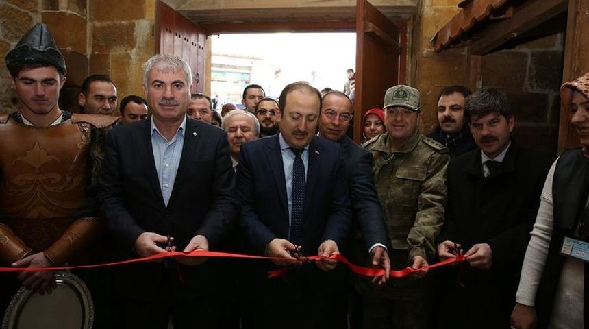 Vali Pehlivan, &ldquo;81 İliz Hepimiz Biriz&rdquo; Sergisi A&ccedil;ılışına Katıldı