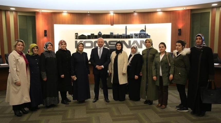 Başkan &Ccedil;olakbayrakdar, Ak Parti Kocasinan Kadın Kollarını Ağırladı