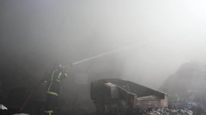 Kumaş Ve Pamuk İşletmesinde &Ccedil;ıkan Yangın Korkuttu