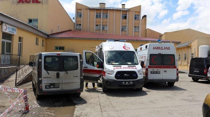 Ağrı&rsquo;da Minib&uuml;s Devrildi: 37 Ka&ccedil;ak G&ouml;&ccedil;men Yaralı