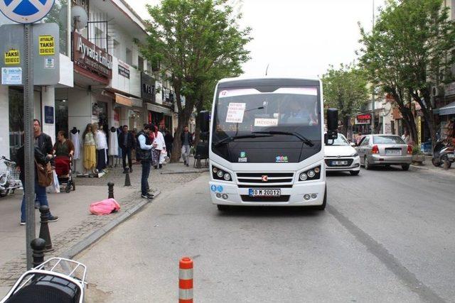 Ayvalık’ta Engelli Ve 65 Yaş Üstü Vatandaşlar İçin Toplu Taşıma Karmaşası