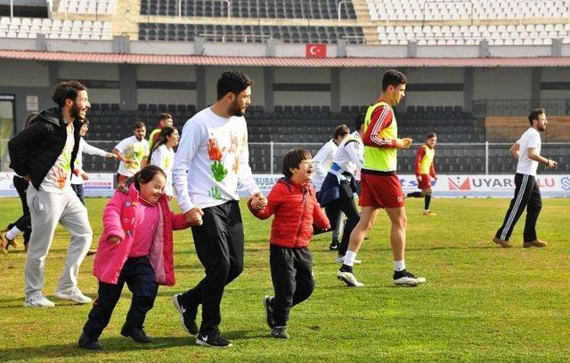 Aydınspor 1923’lü Futbolcular Engelli Çocuklarla Maç Yaptı