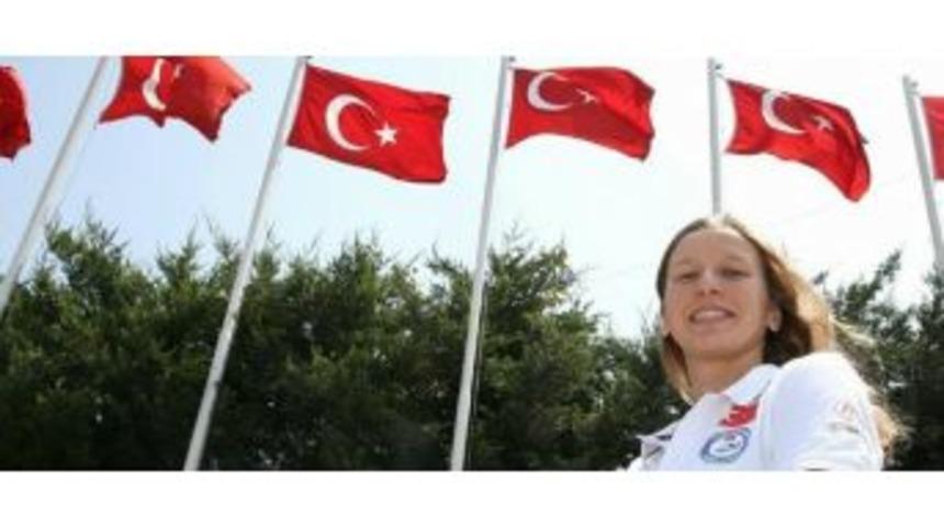 Galatasaraylı Yüzücü Nida Eliz Üstündağ Finalde