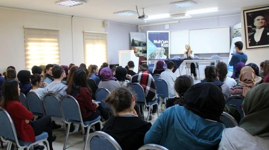 &rsquo;nuh&rsquo;un Kızı&rsquo; Konulu S&ouml;yleşi Sakaryalı Sanatseverlerle Buluştu