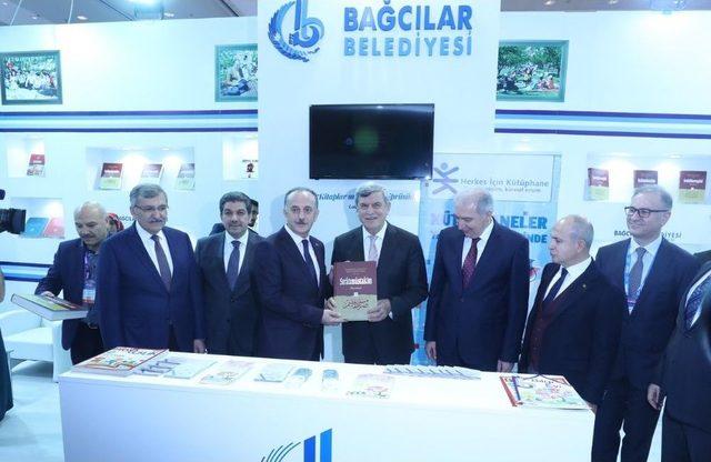 Başkan Karaosmanoğlu, Yerel Yönetimler Kitap Ve Kültür Fuarı’na Katıldı