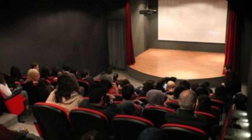 &lsquo;neruda&rsquo; Osm&rsquo;de Beyaz Perdeye Yansıdı