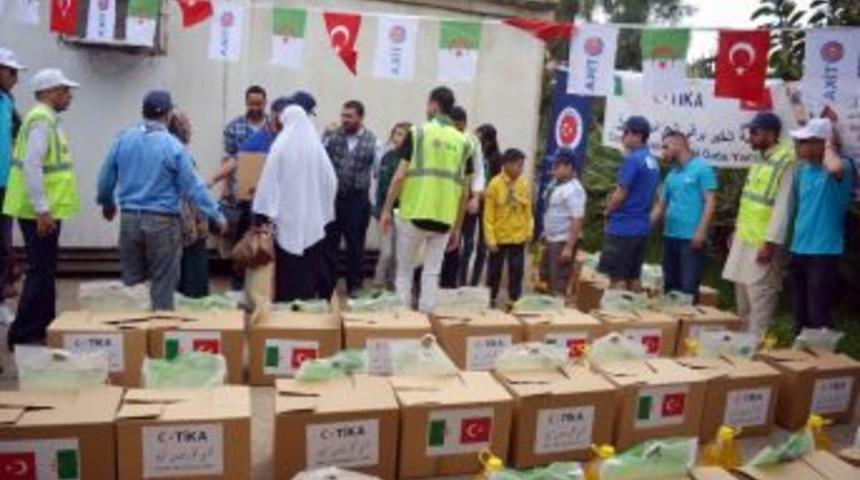 Cezayir&rsquo;de 840 Aileye Gıda Yardımı