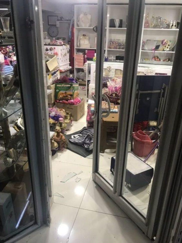 Peruk Takıp Göbek Ata Ata Soydu G5