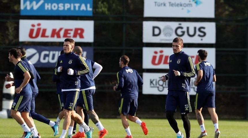 Fenerbah&ccedil;e, Karab&uuml;kspor Ma&ccedil;ı Hazırlıklarını S&uuml;rd&uuml;rd&uuml;