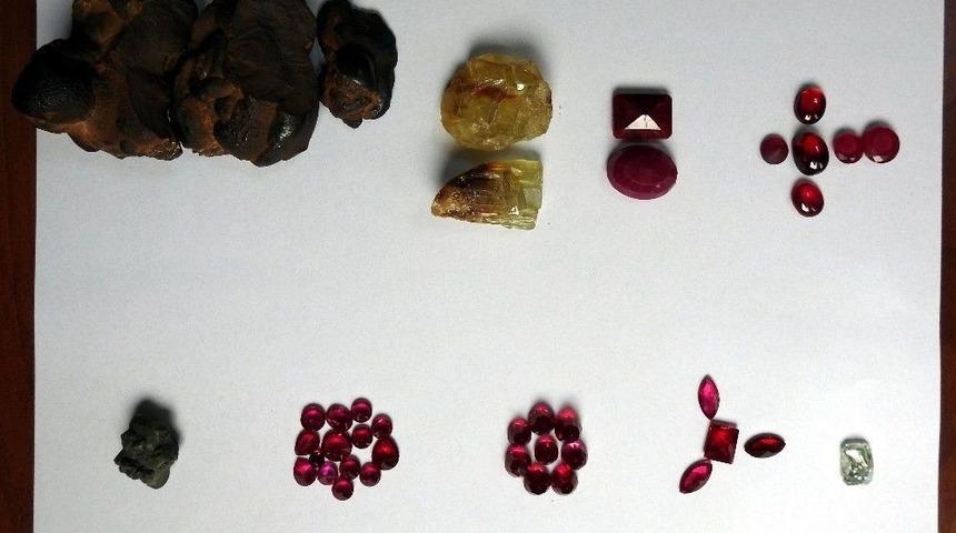 2 Milyon Liralık Değerli Taşlar Havalimanında Ele Ge&ccedil;irildi