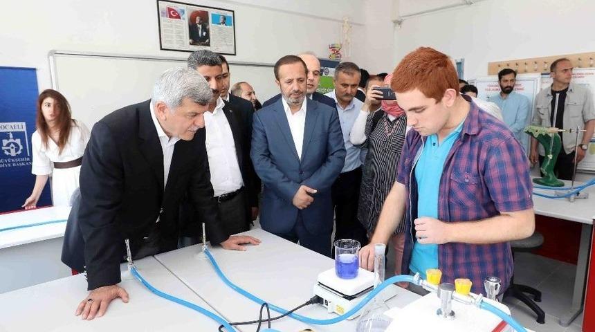 Başkan Karaosmanoğlu, Fen Laboratuvarlarını Tek Tek A&ccedil;ıyor