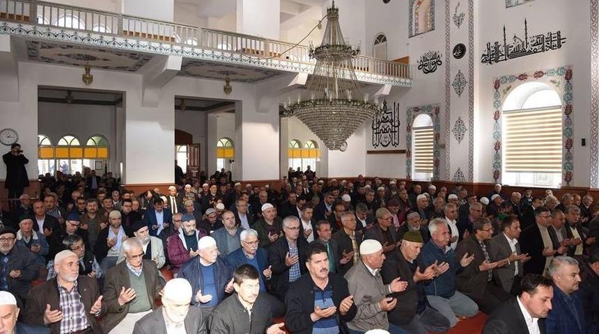 G&uuml;lfer Kuzu Dualarla Anıldı