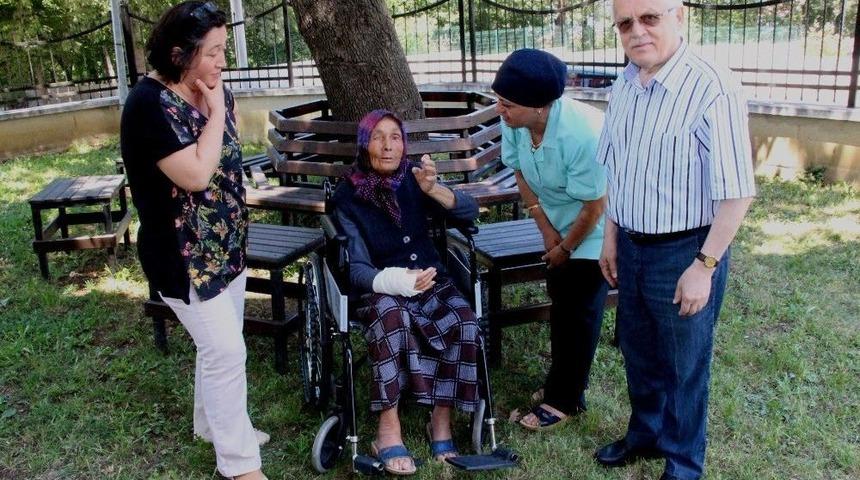 "dilenmediği" İddiasıyla Darp Edilen Yaşlı Kadına Devlet Sahip &Ccedil;ıktı