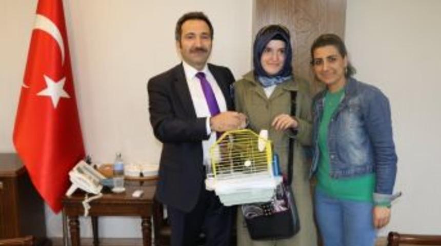 Vali, Otistik Öğrencinin İsteğini Yerine Getirdi