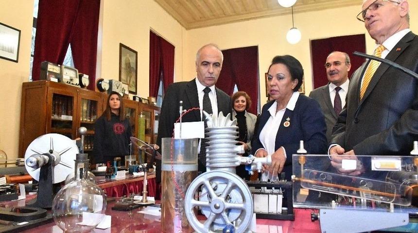 1900&rsquo;l&uuml; Yılların Eğitim Ara&ccedil; Ve Gere&ccedil;leri Sergileniyor