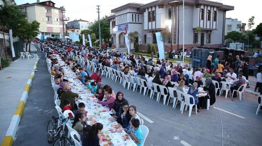 Darıca&rsquo;da Dev İftar Sofrası