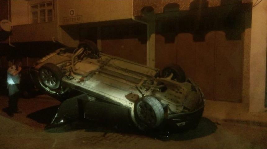 Trakt&ouml;re &Ccedil;arpan Otomobil Takla Attı: 1 Yaralı