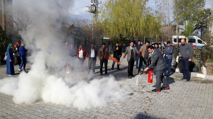&Ouml;ğretmenlere Y&ouml;nelik Yangın Eğitimi Ve Tatbikatı