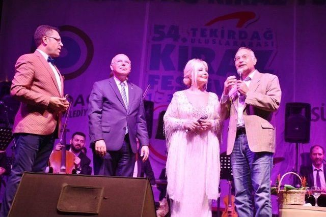 Kiraz Festivali, Emel Sayın’ın Konseriyle Sona Erdi