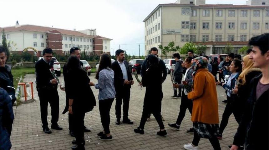 Öğrenciler Polis Haftasını Kutladı