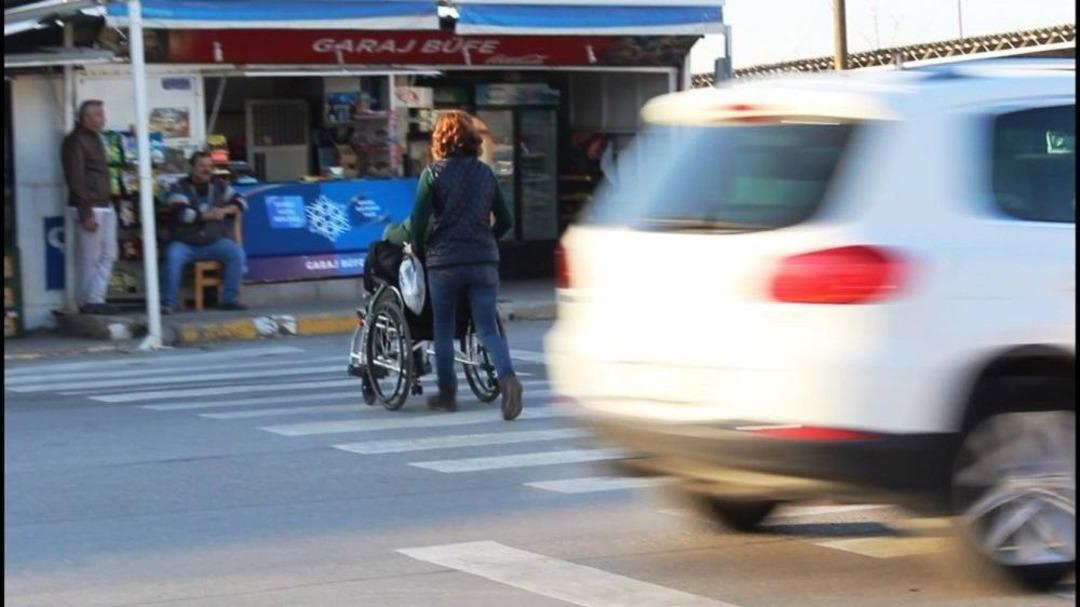 &Ouml;ğrencilere Kural Tanımayan S&uuml;r&uuml;c&uuml;lerden Korunma Eğitimi