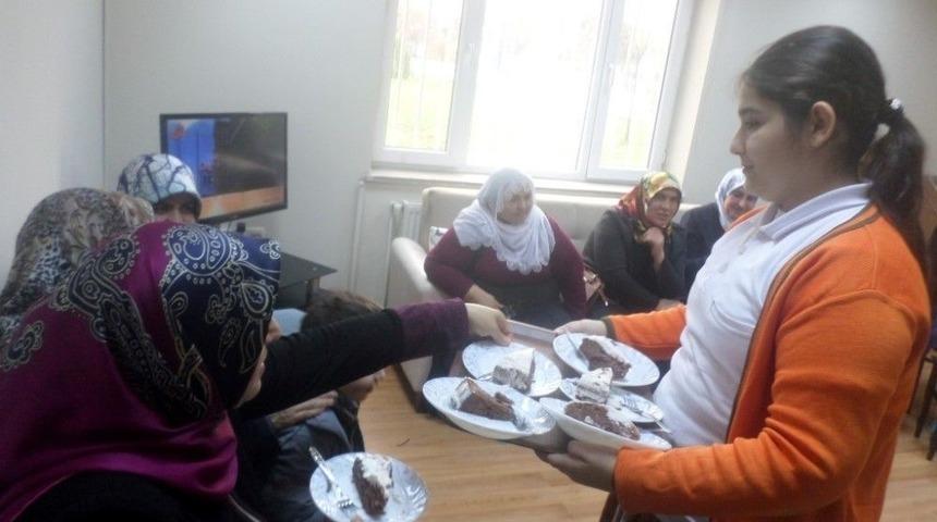 Engelsiz Yaşam Merkezi Kursiyerleri Velilerini Ağırladı