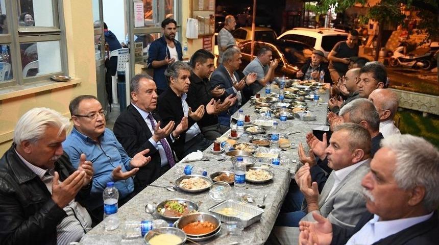 Başkan Böcek, Geyikbayırı’nda İftar Yemeğine Katıldı