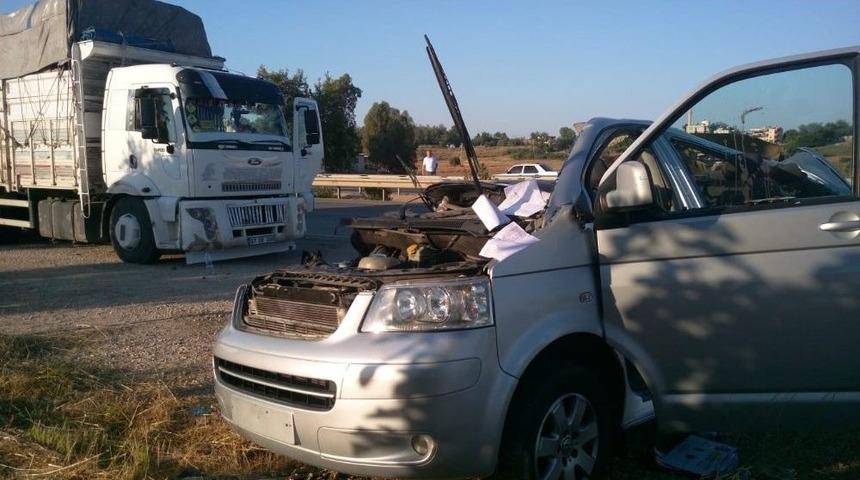 Antalya’da 2 Ayrı Trafik Kazasında 3 Kişi Yaralandı