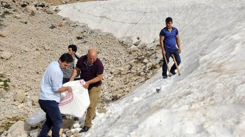 Kar İ&ccedil;in Onlarca Kilometre Gidiyorlar