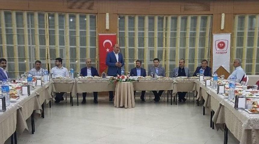 Memur- Sen Y&ouml;netimi Milletvekilleriyle Sahurda Bir Araya Geldi