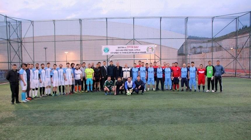 Rekt&ouml;rl&uuml;k Zeytin Dalı Futbol Turnuvası Başladı
