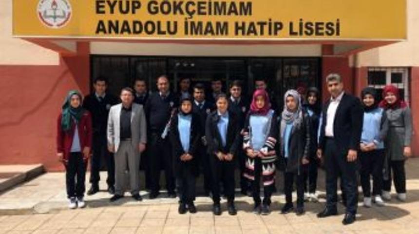 Lise &Ouml;ğrencilerinden Polis Haftası Etkinliği