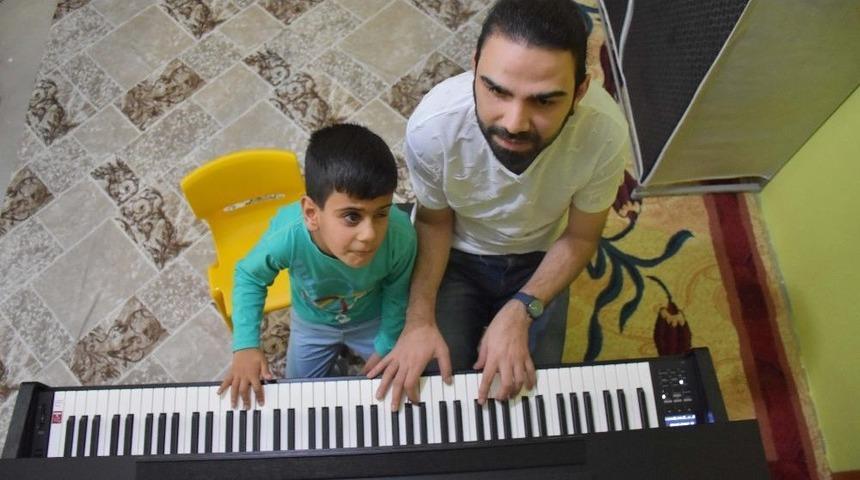 G&ouml;rme Engelli Bager&rsquo;in Piyano Hayali Ger&ccedil;ek Oldu