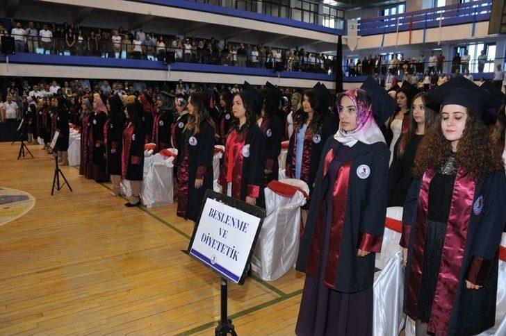 Sağlıkçılar Diplomalarını Aldı G2