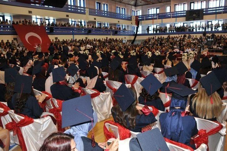 Sağlıkçılar Diplomalarını Aldı G3