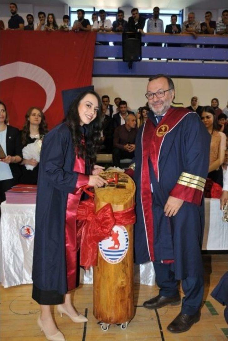 Sağlıkçılar Diplomalarını Aldı G4