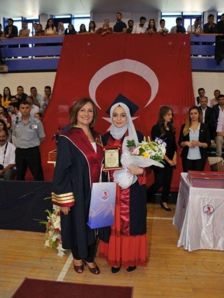 Sağlıkçılar Diplomalarını Aldı G5
