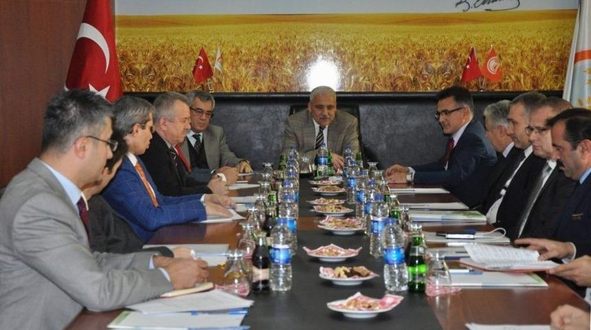 Vali G&uuml;ven&ccedil;er&rsquo;den &rsquo;organik Tarım Ve Jeotermal Seracılığa Odaklanmalıyız&rsquo; &Ccedil;ağrısı